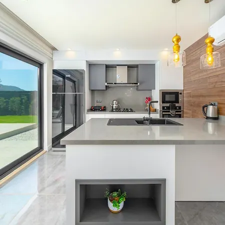 Villa Iskenderun Sleeps 7 With Pool Air Con And Wifi