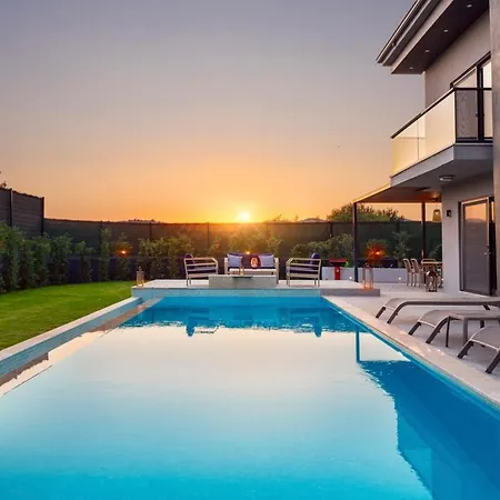 Iskenderun Sleeps 7 With Pool Air Con And Wifi Villa *